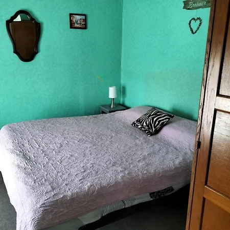 Casa de Férias Charmante Maison Dans Le Bocage Proche A84 *